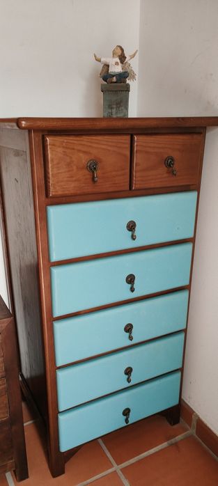 Cómoda vintage  em madeira –  gavetas azul turquesa