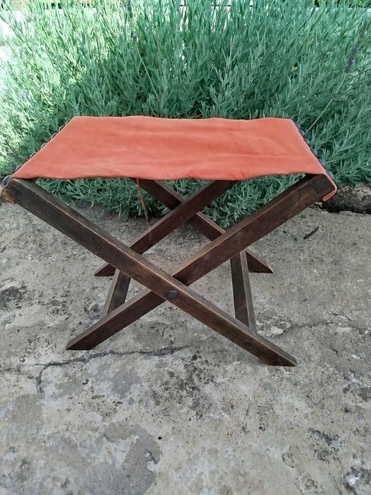 Bancos de coleção antiga.