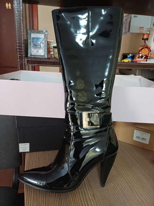 Продам черевики лакові кожа