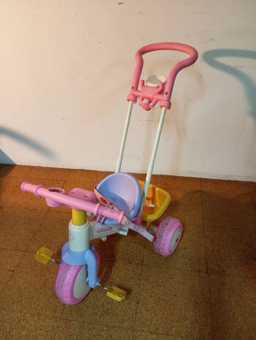 Triciclo da marca Nenuco64751413693953121