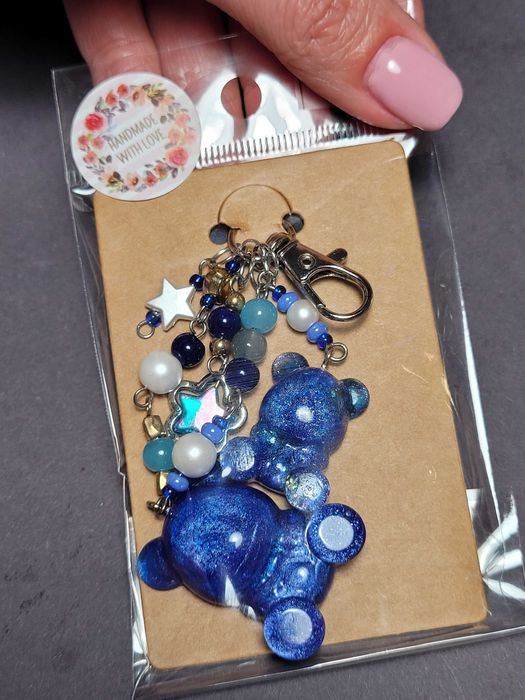 Brelok breloczek niebieski z Misiem z żywicy do kluczy HANDMADE