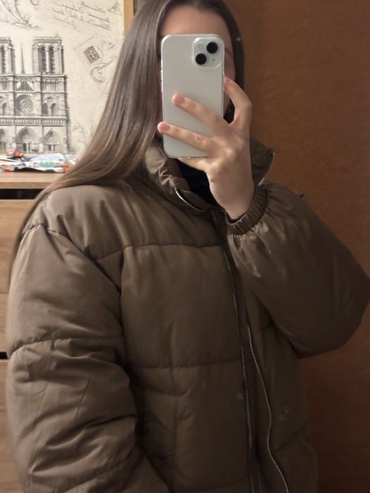 Стильна тепла куртка на осінь в шоколадному кольрі