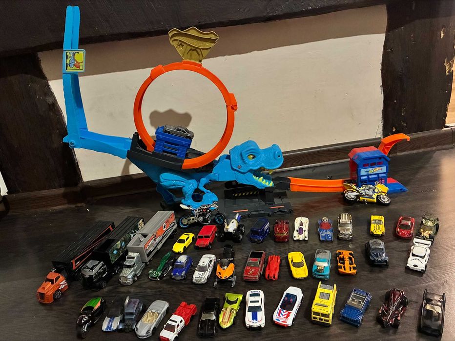 Hot Wheels City Pętla T-Rexa (HKX42) + 40 pojazdów