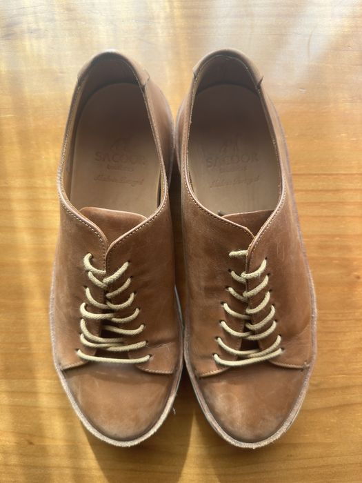 Sapatos sacoor em pele