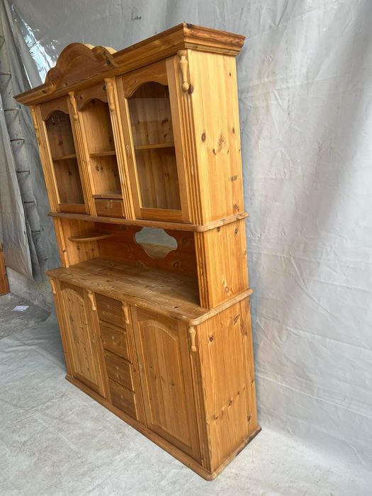 Kredens z litego drewna