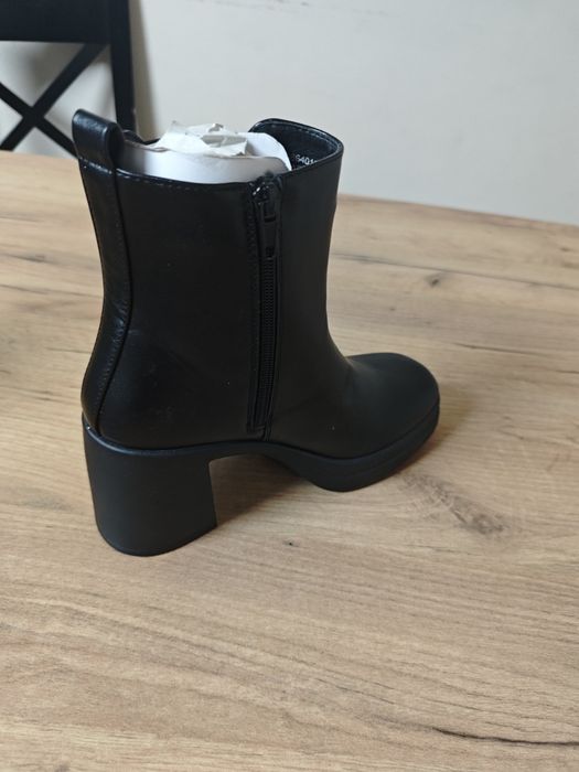 Nowe wysokie, czarne botki, zamek, na obcasie, New Look