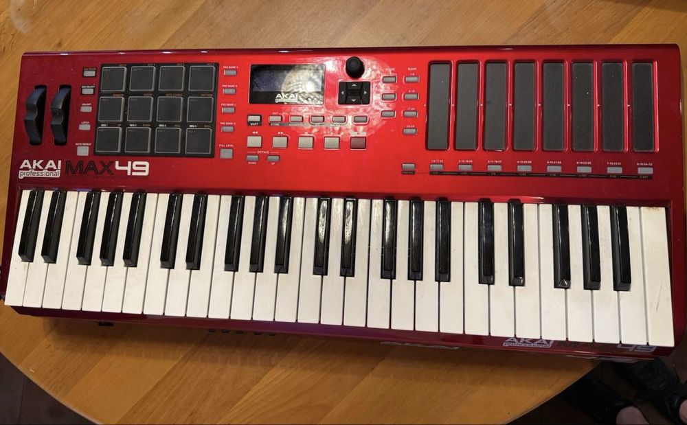 Akai Max49 MIDI-клавиатура