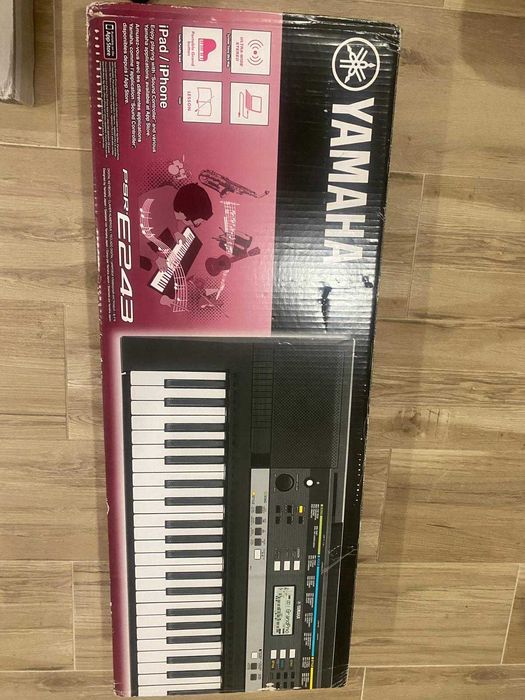 Teclado eletrónico Yamaha PSR E243 com suporte