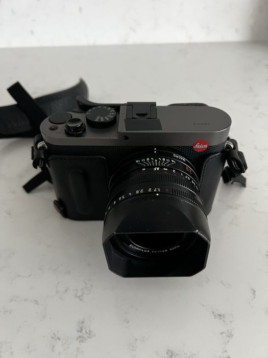 Leica Q titanium grey edition