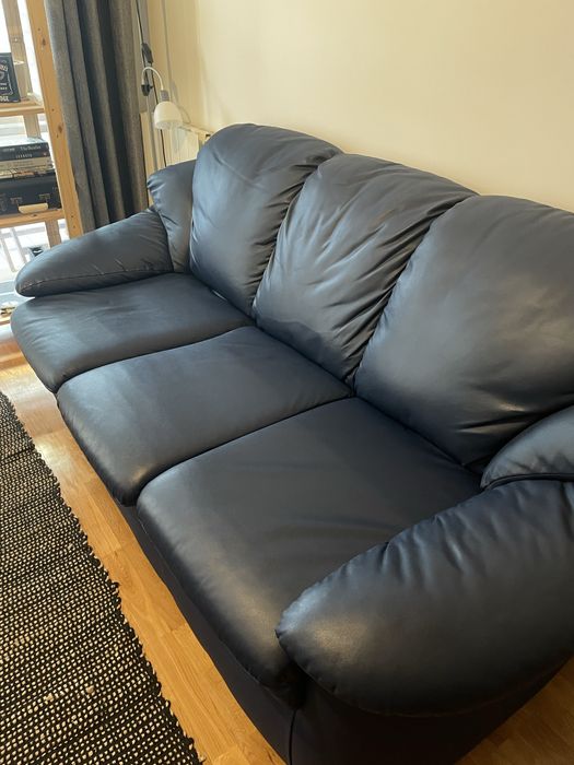 Sofá de 3 lugares, com cama.