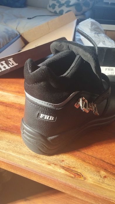 Calçado de segurança FHB