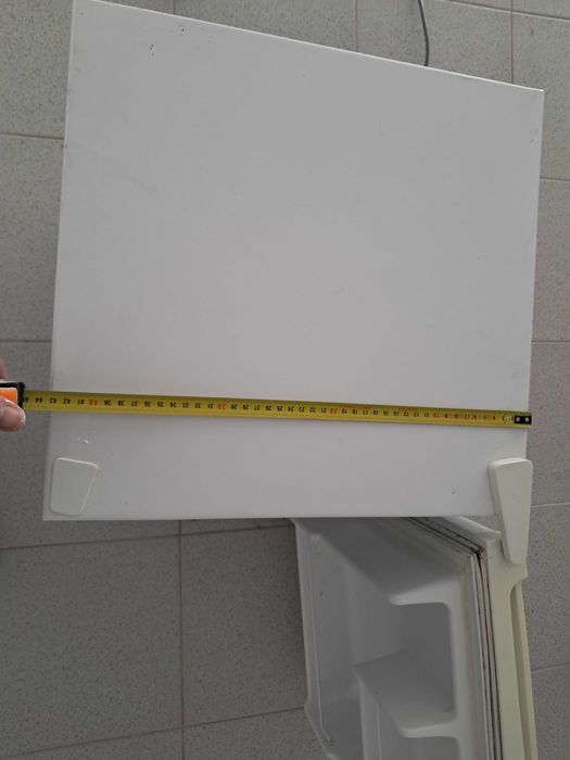 Frigorifico com congelador (46L)    50€