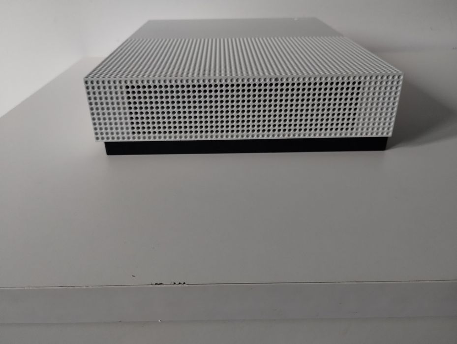Xbox One S - 1000 GB