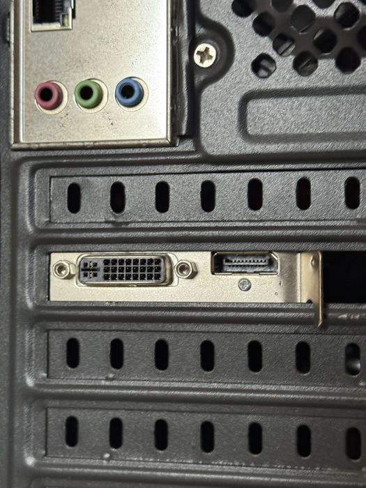 Intel XeonE5-2630, 6ядер 12 потоків, 16 ОЗУ, Radeon 2gb