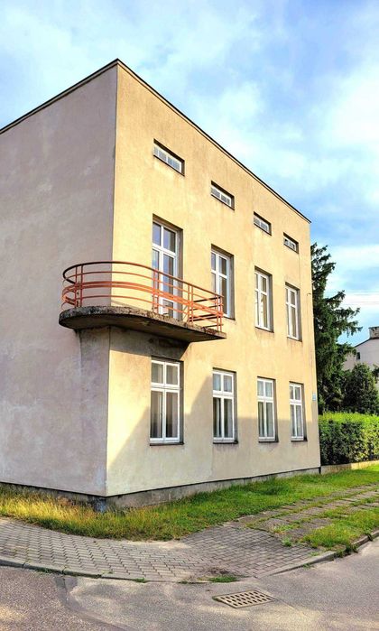 Sprzedam dom dwukondygnacyjny.