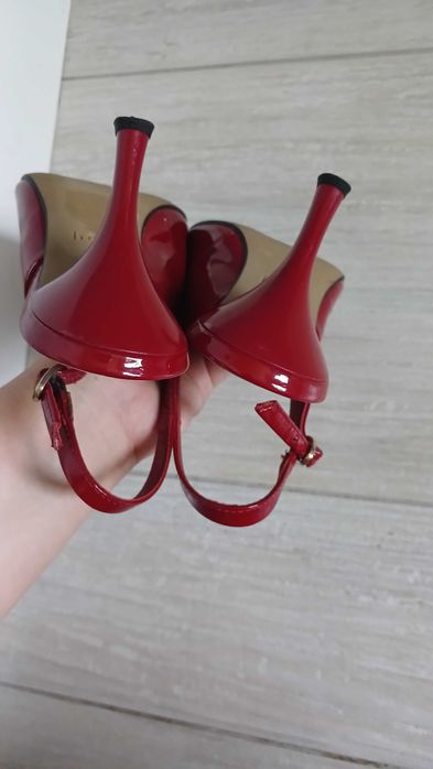 Туфли-лодочки Hógl вишневые 37 р. Лаковая кожа