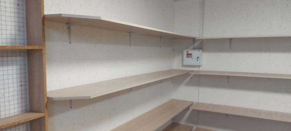 Торгове обладнання. Полки для товару. Б/у дсп.