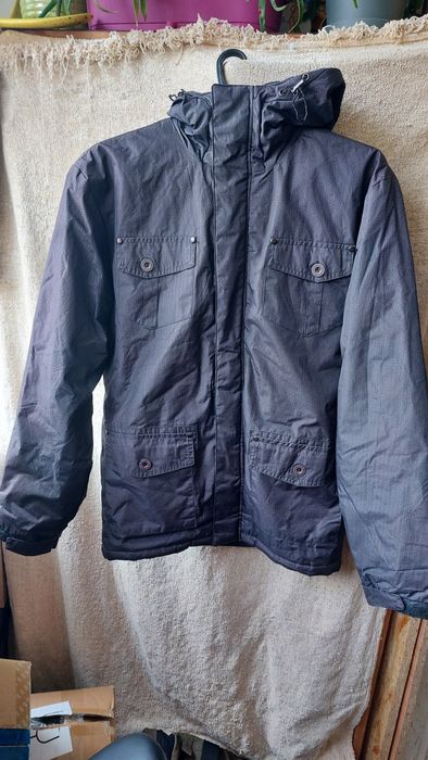 Продам демисезонную куртку мужскую б/у