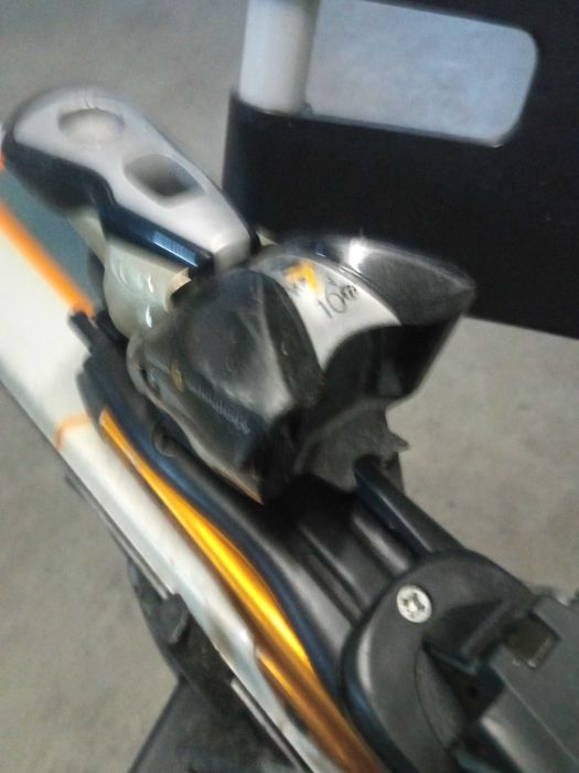 Skis Salomon Verse comprimento 170 e Bastões Salomon, usados