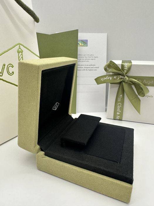 Коробок під скрежки,підвіс,браслет Ван Кліф Van Cleef&Arpels.