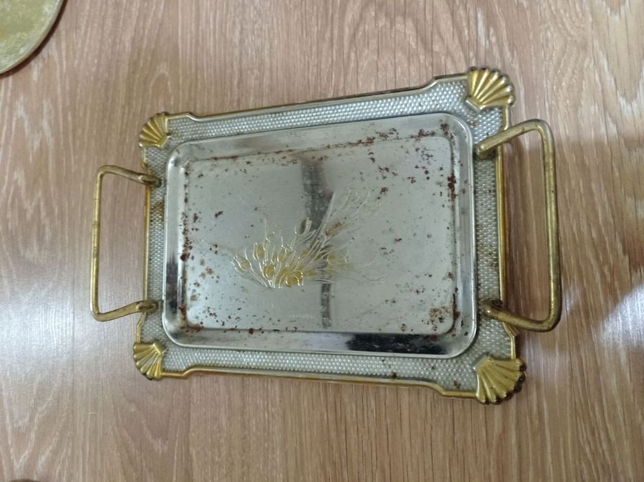 Поднос. Разнос. Таця. Таріль.