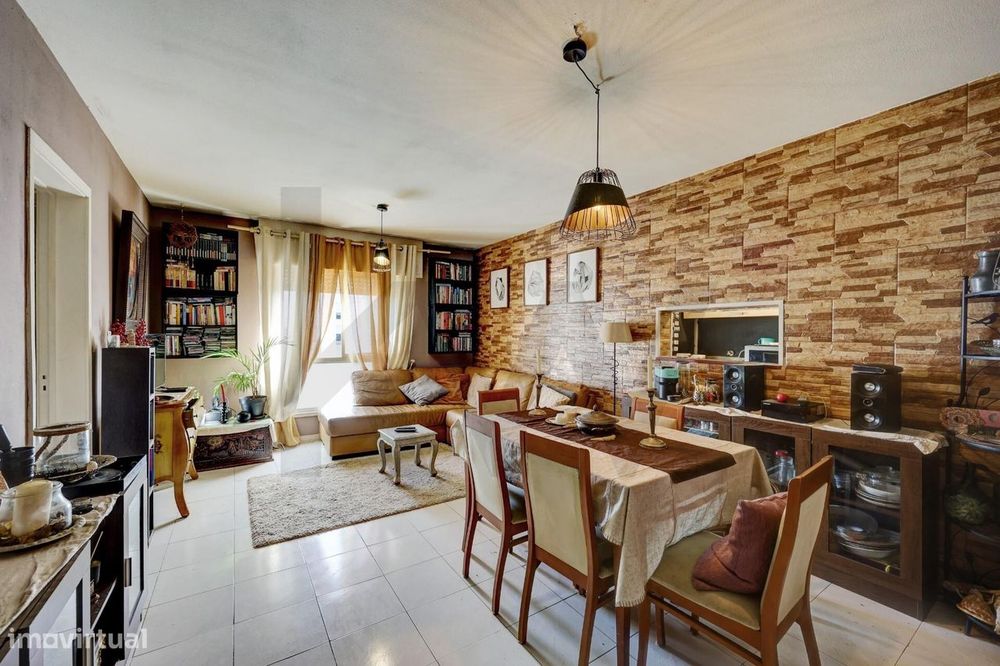 Apartamento T3 localizado nas Torres do Laranjeiro
