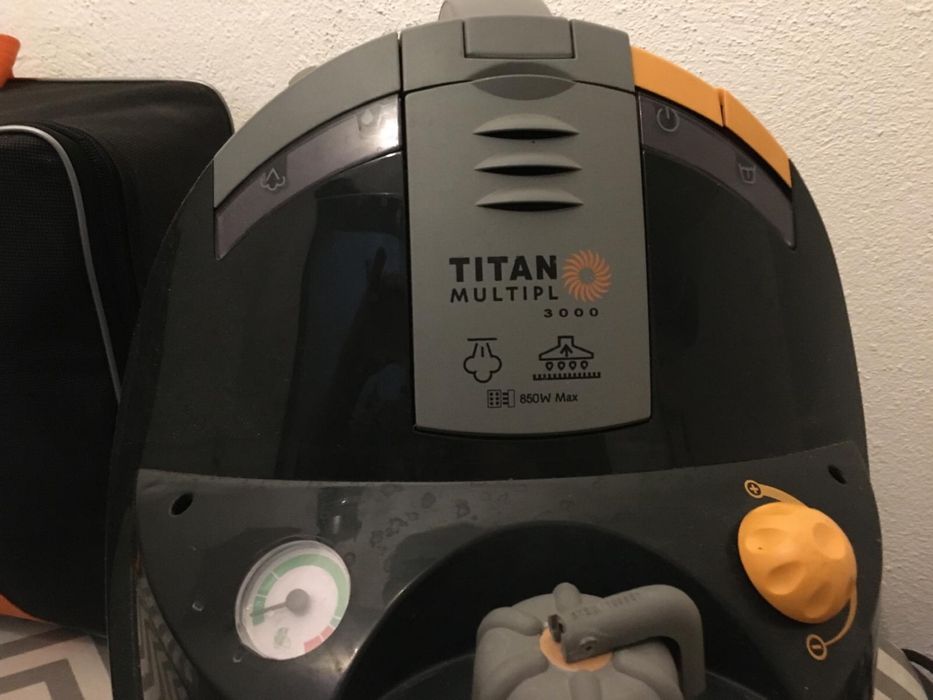 Tábua de engomar elétrica com ferro incorporado