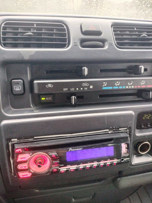 Toyota HiAce D4D 6lug versão luxo