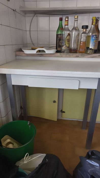 Mesa de cozinha branca