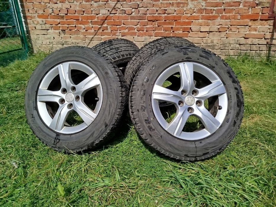 Продам диски до Пежо 508 з шинами 215/65 R16 Brіdgestone на дисках.