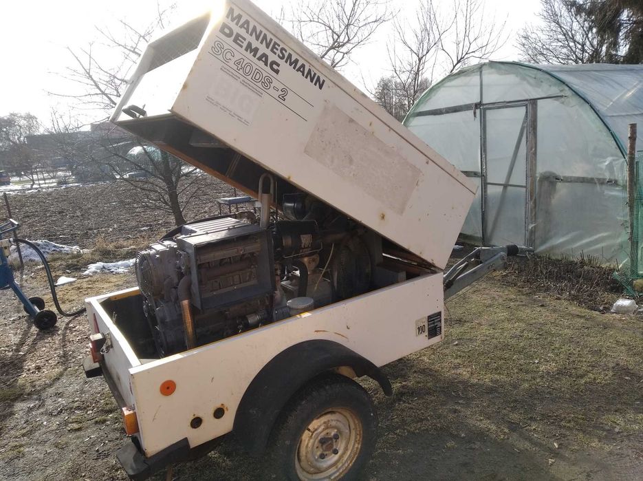 Zestaw do Piaskowania Kompresor śrubowy i Piaskarka