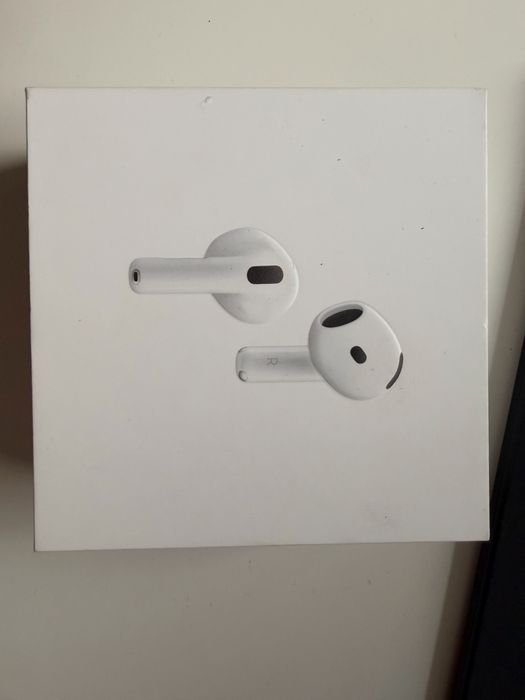 Apple AirPods 4 ANC