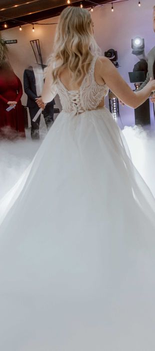 biała suknia ślubna