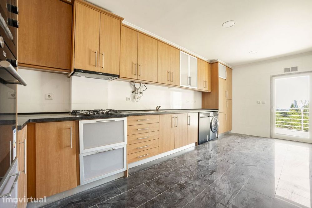 Apartamento T4 com jardim, Paço de Arcos, Oeiras