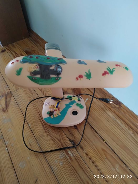 Дитяча настільна лампа,в хорошому стані