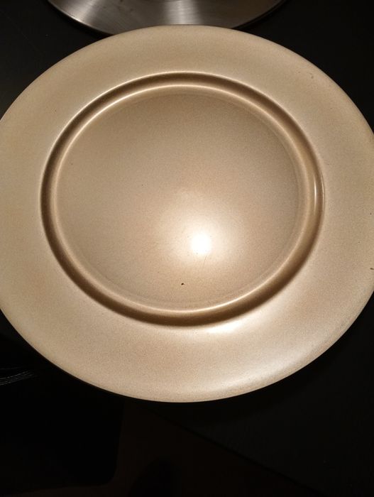 Base de pratos dourados novos