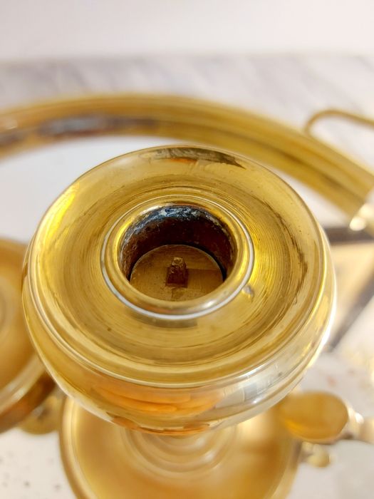 Par de palmatórias em latão. Castiçais.