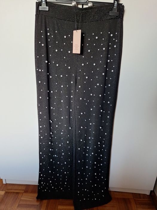 Calças/ leggins pretas brilhantes com pérolas
