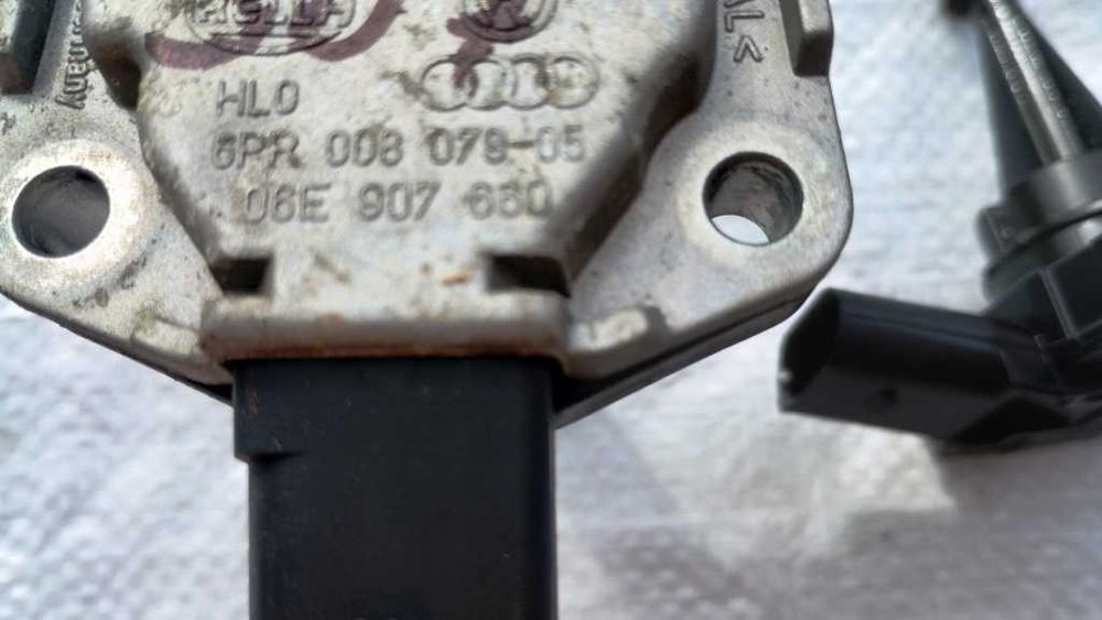 Датчик рівня масла Volkswagen Touareg / Audi Q7 06E907680 03C907660S