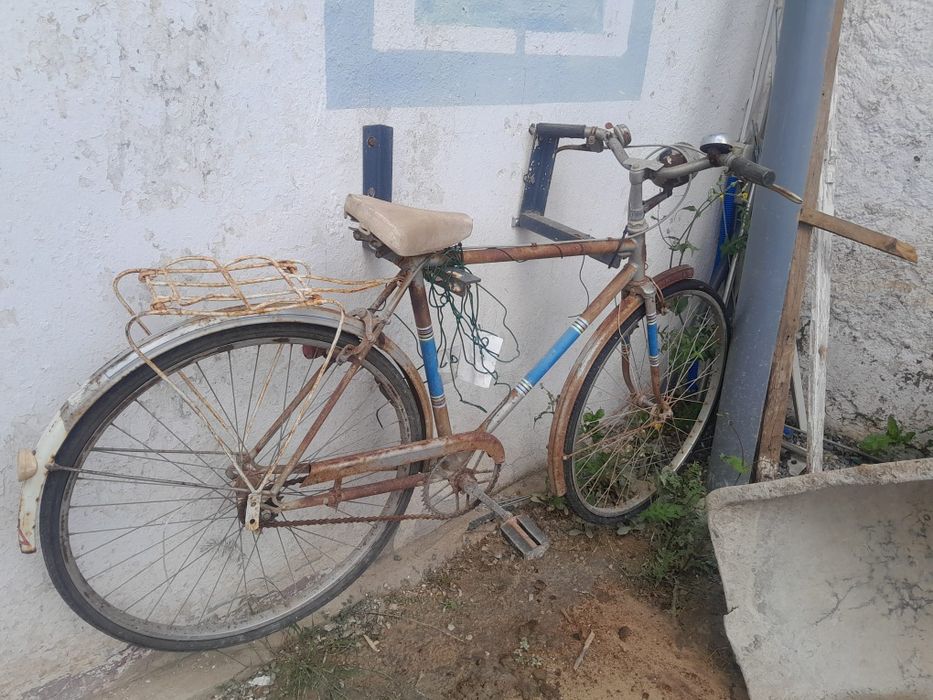 Bicicleta antiga (pasteleira)