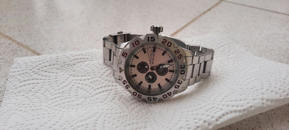 Relógio nautica em bom estado