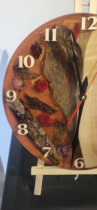 Zegar z różami w żywicy