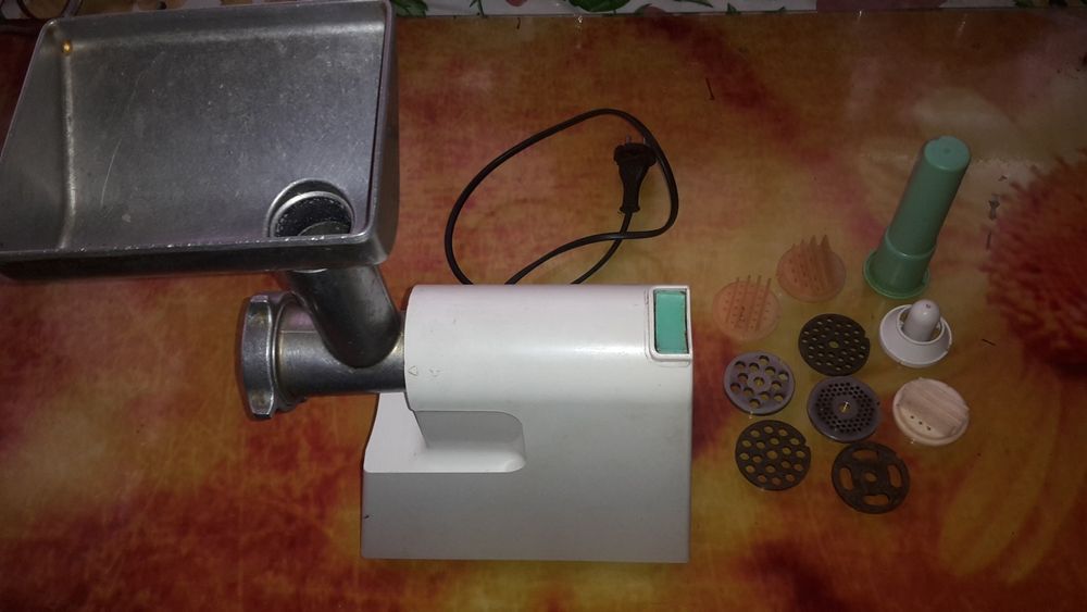 М'ясорубка BRAUN