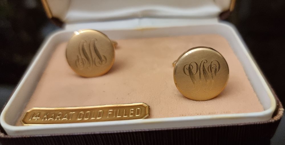 Botões de punho com camada de ouro