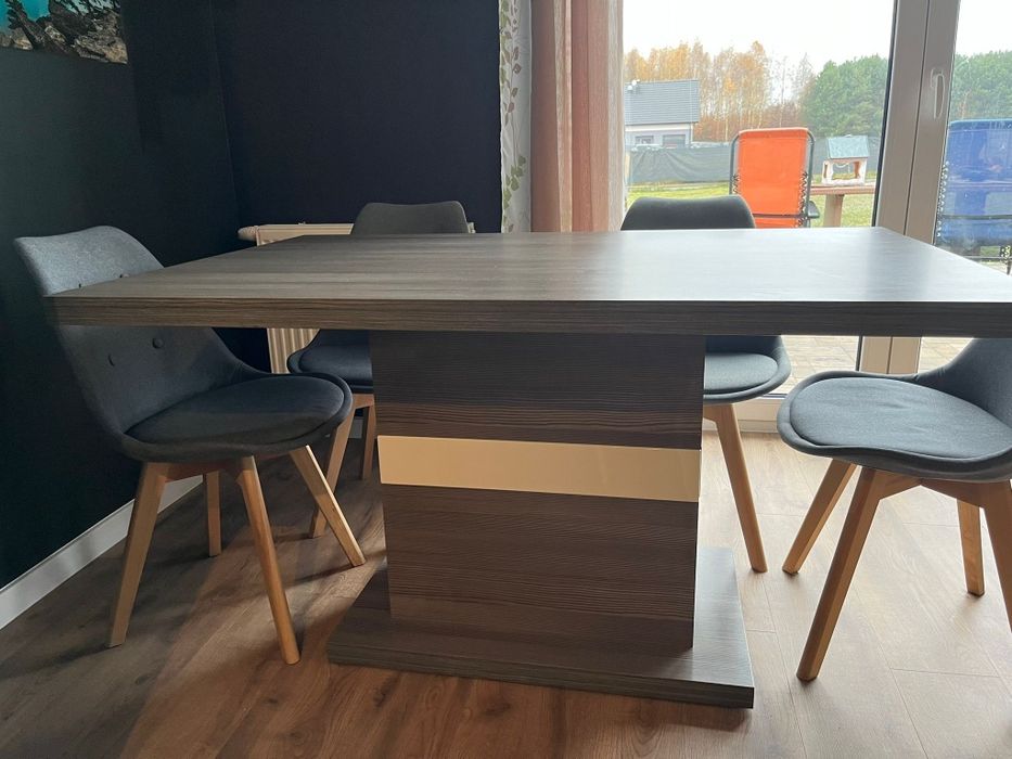 Stół kuchenny z krzesłami 140x90 w bardzo dobrym stanie