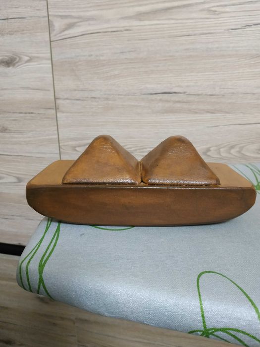 Масажер для правки спини