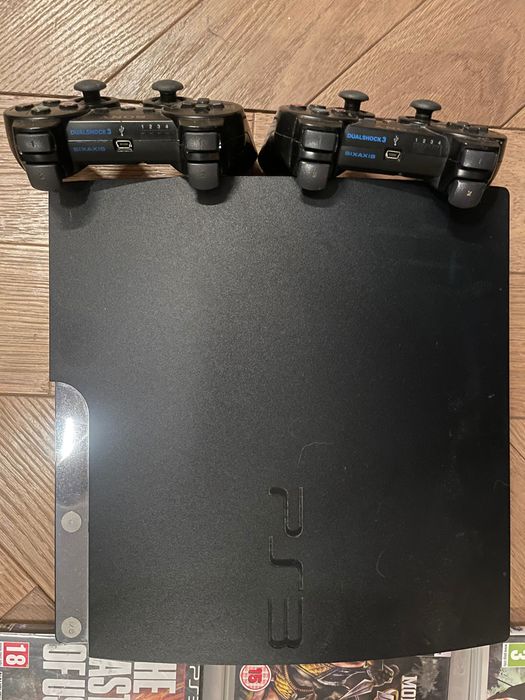 PS3 Slim 320GB + 2 oryginalne pady DualShock 3 + 26 gier / zestawy