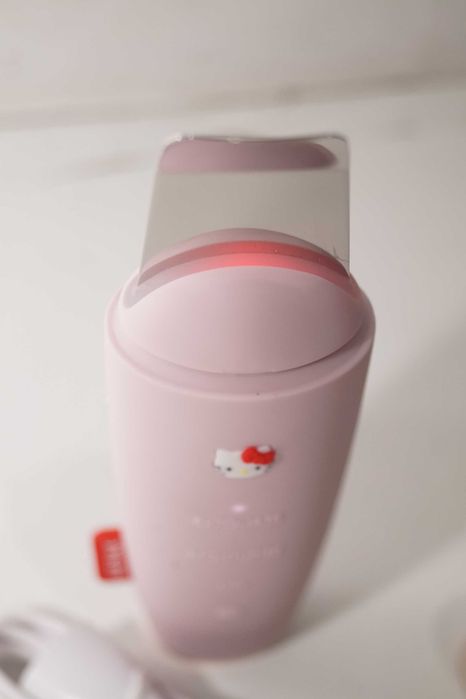 1332 GESKE Hello Kitty MicroCurrent Skin Scrubber & Blackhead Remover 9w1