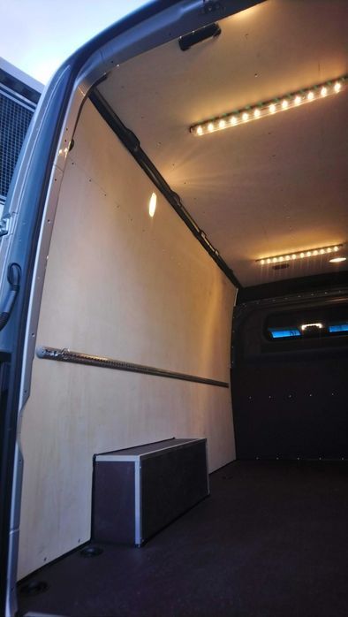 Zabudowa wnętrza paki samochodu Mercedes Sprinter L2H2 TN