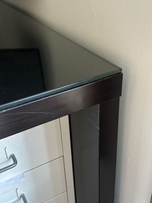 Secretária IKEA wengé com tampo de vidro